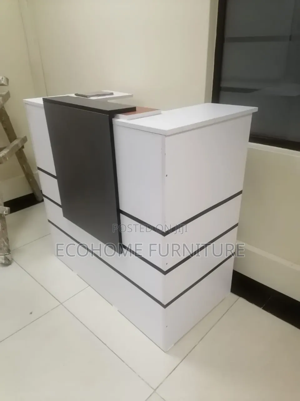 1.2m White Simple Reception Desk