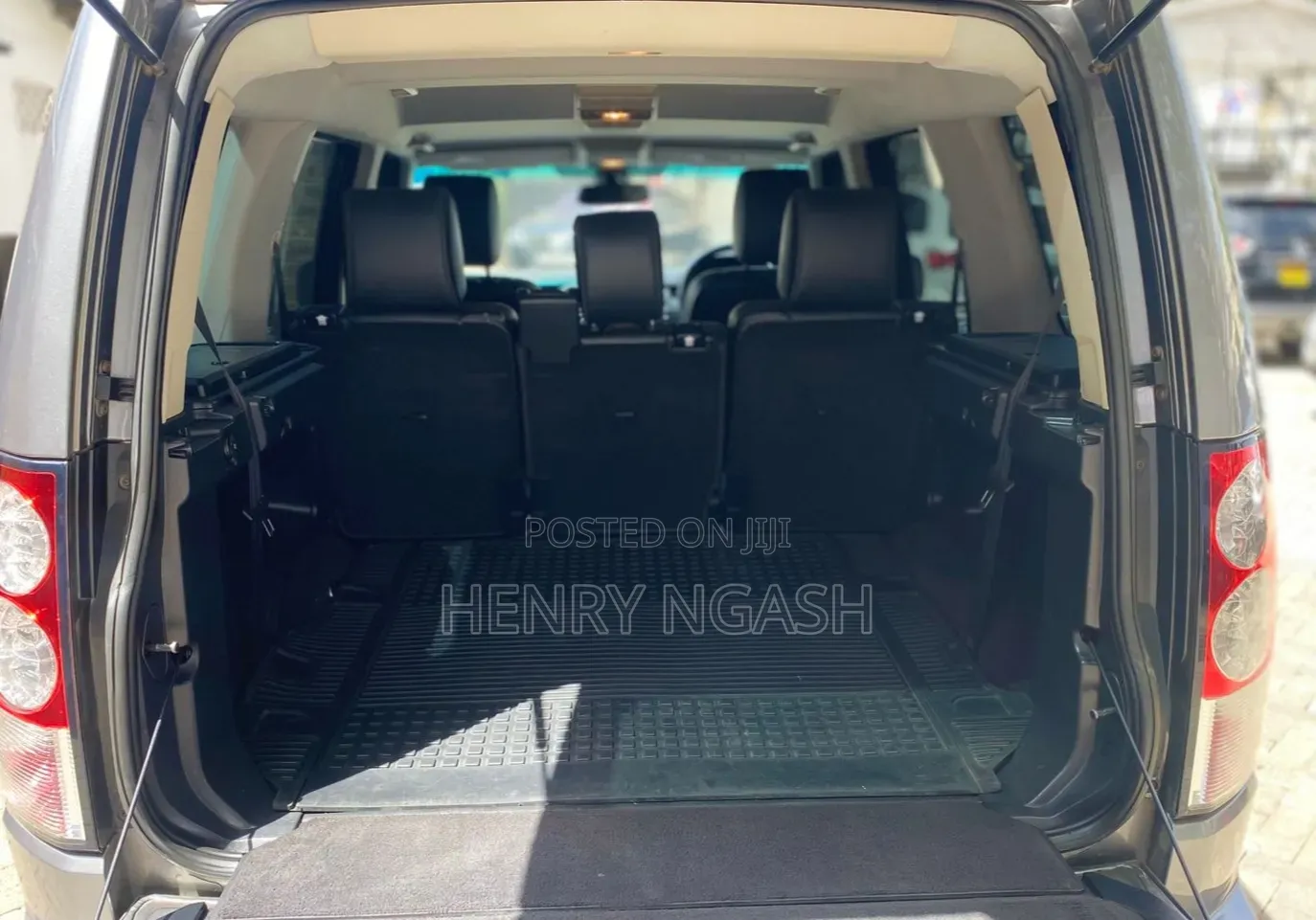 Land Rover Discovery 2011 Gray
