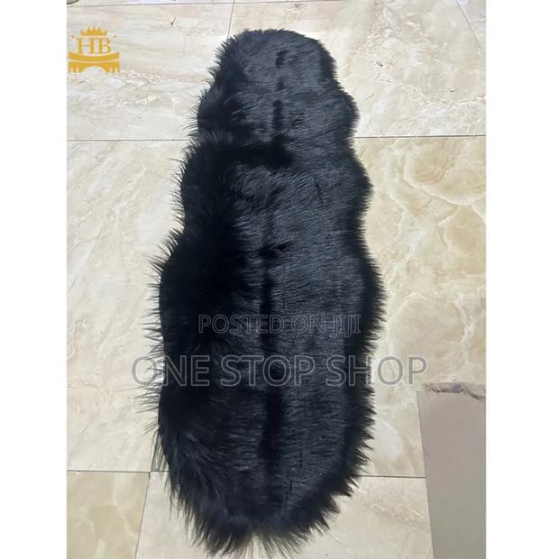 Black Medium Long Lasting Faux Fur Orplush Material Dashboard Cover