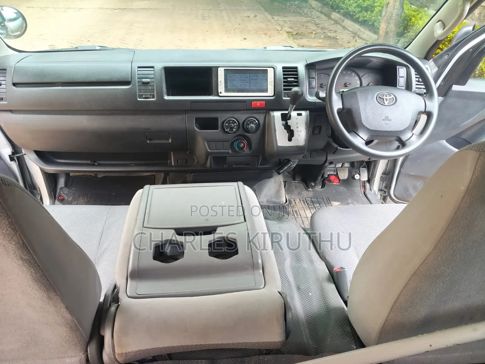 Toyota HiAce 2017 Silver