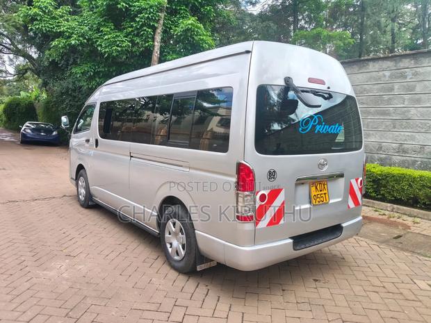 Toyota HiAce 2017 Silver - thumbnail 12
