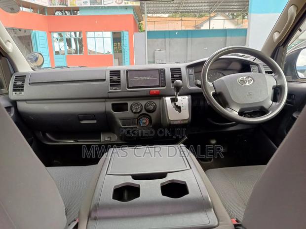 Toyota HiAce 2019 - thumbnail 12