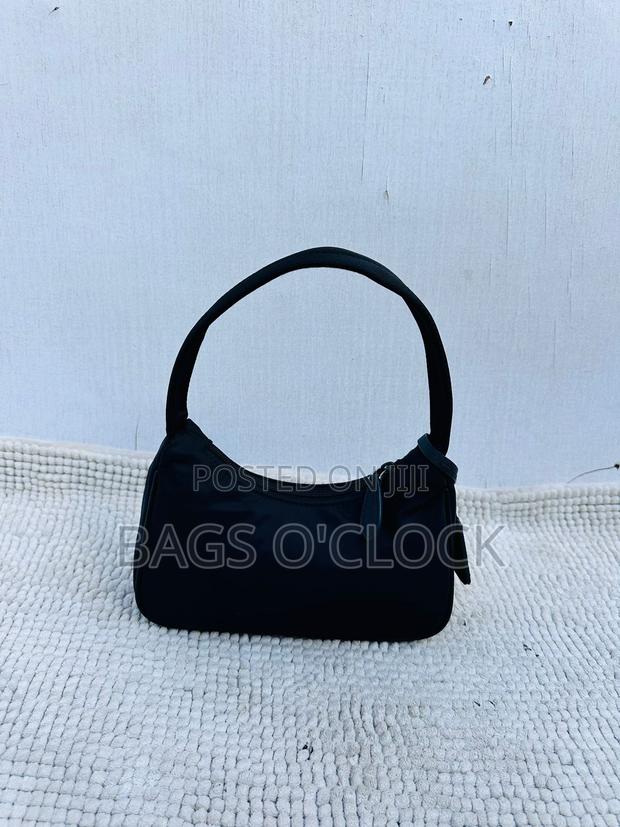 Prada Re-Edition 2000 Nylon Mini-Bag - Black (Pre-Owned) - thumbnail 2