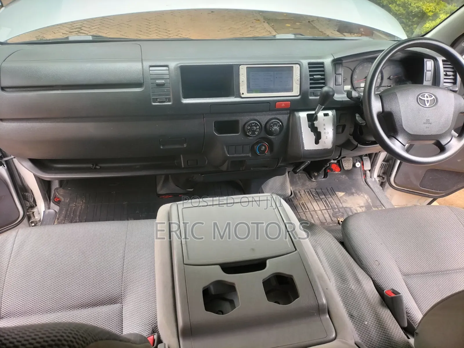 Toyota Grand HiAce 2016 Silver