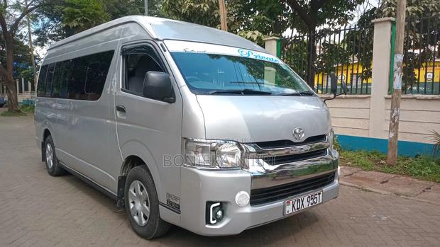 Toyota HiAce 2018 Silver - thumbnail 2