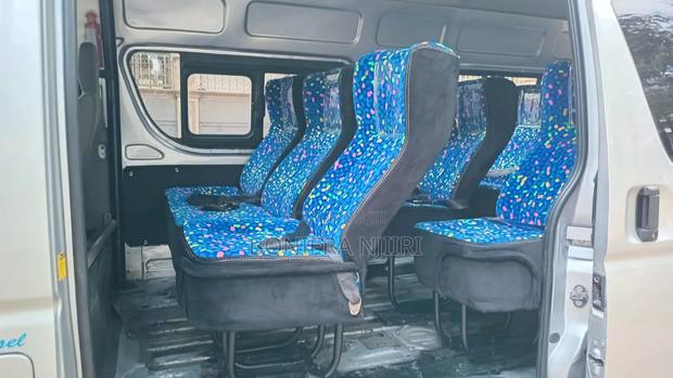 Toyota HiAce 2018 Silver - thumbnail 8