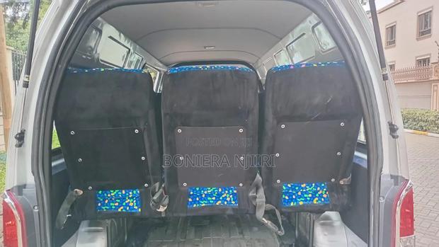 Toyota HiAce 2018 Silver - thumbnail 9