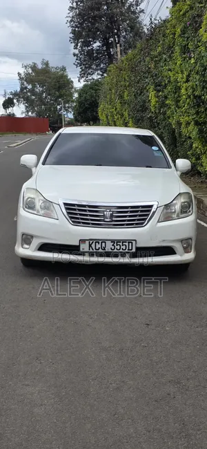 Toyota Crown 2012 White