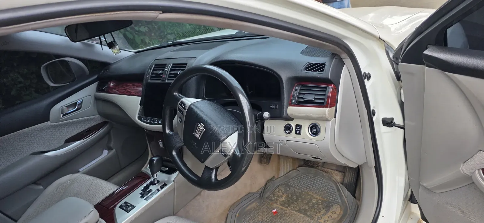 Toyota Crown 2012 White