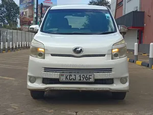 Toyota Voxy 2010 White