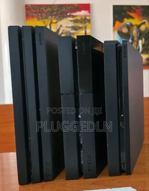 Sony Playstation 4 (Ps4 Standard) Console.