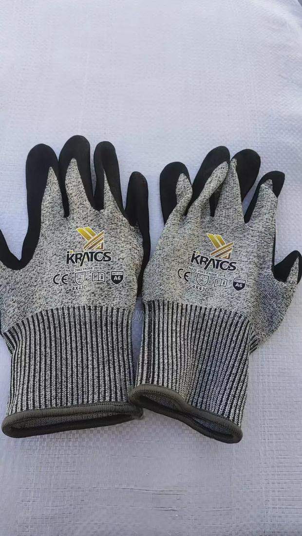 Cat6 Cut Resistant Gloves - main view