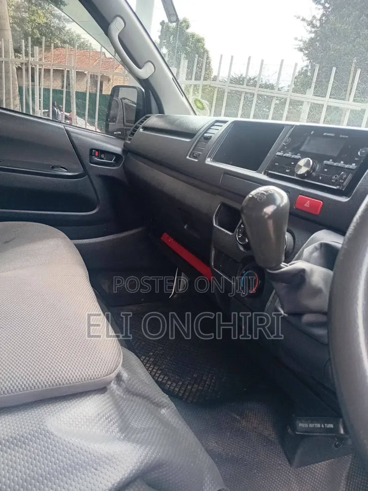 Toyota HiAce 2019 White