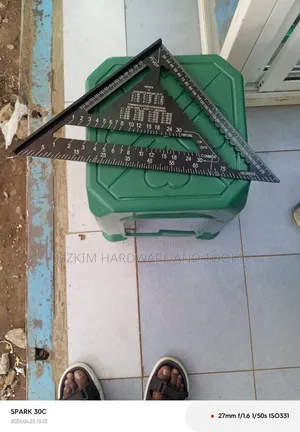 Carpenter Square 12"