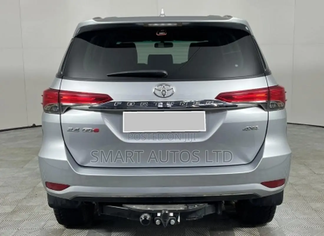 Toyota Fortuner 2019 Silver