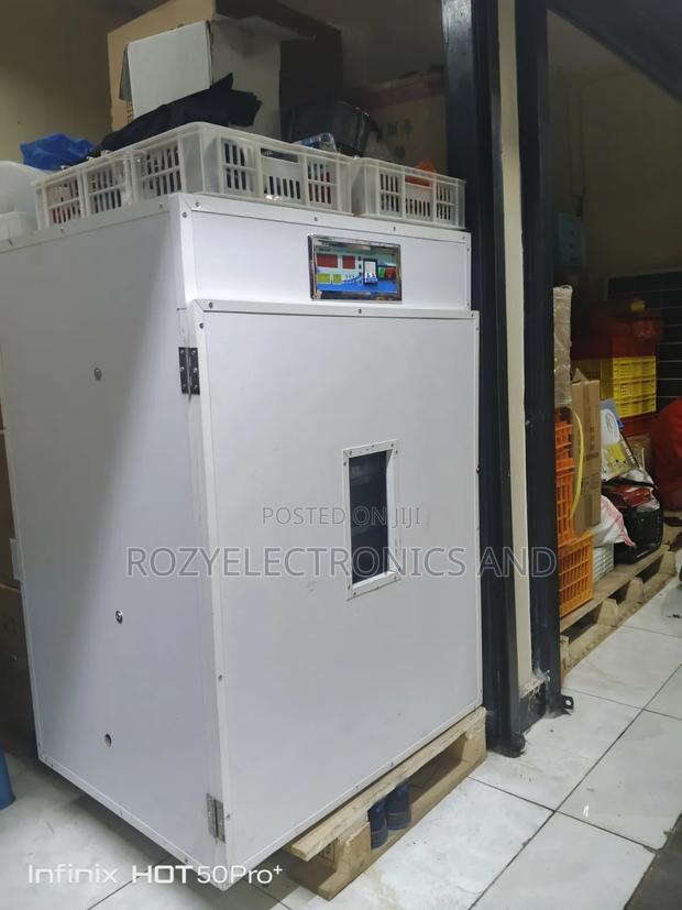 1056 Eggs Incubator Machine