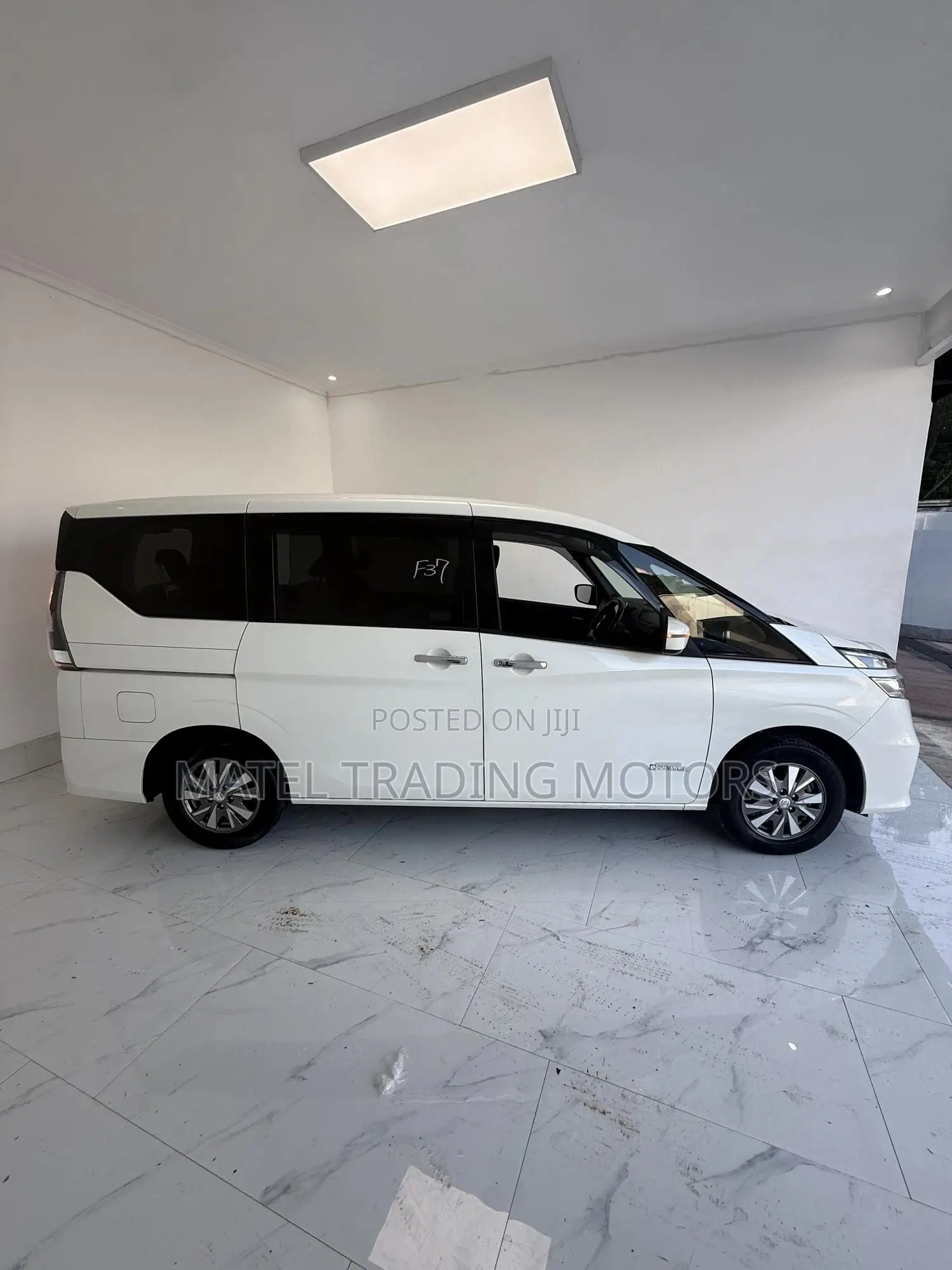 Nissan Serena 2019 White