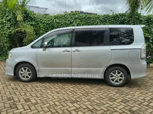 Toyota Voxy 2008 Silver