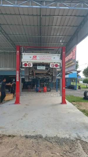 Commercial 4tonne Two Post Car Lifting Machine.
