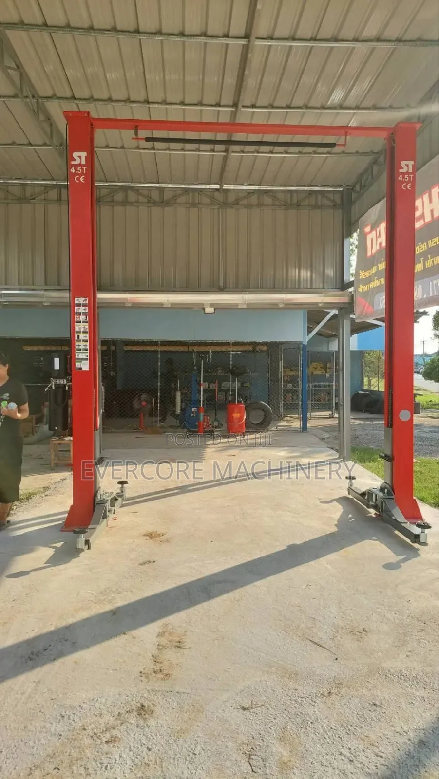 Commercial 4tonne Two Post Car Lifting Machine.