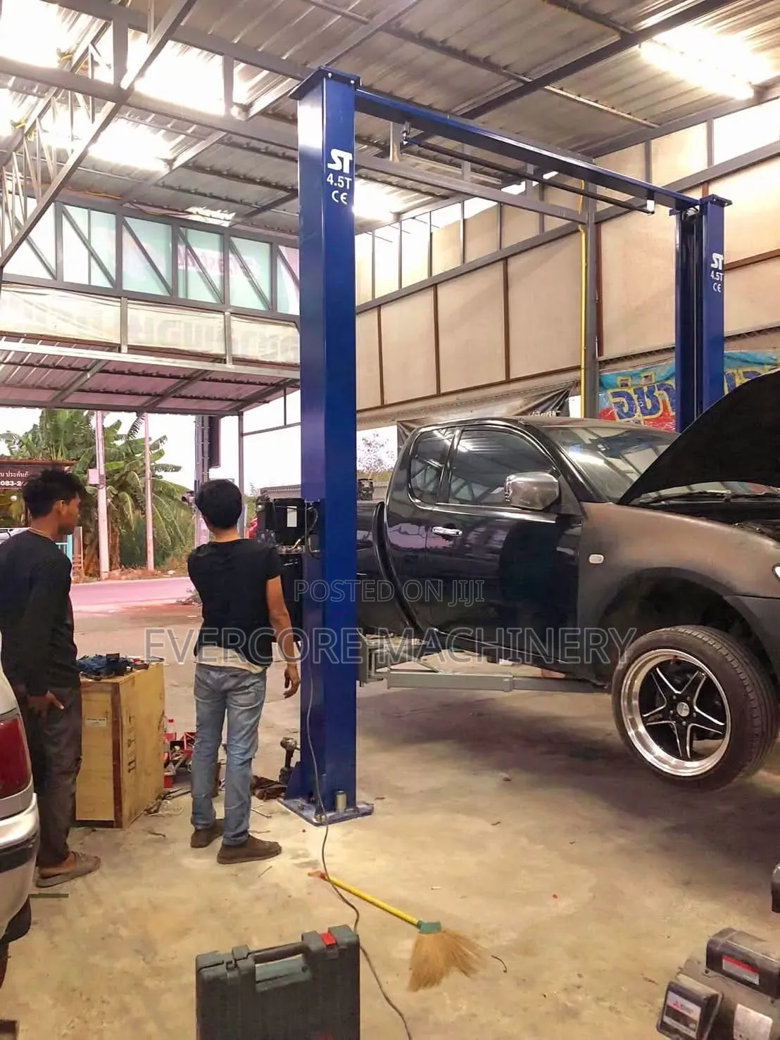Heavy Duty Two Post Carlift Machine 5tonne Capacity.
