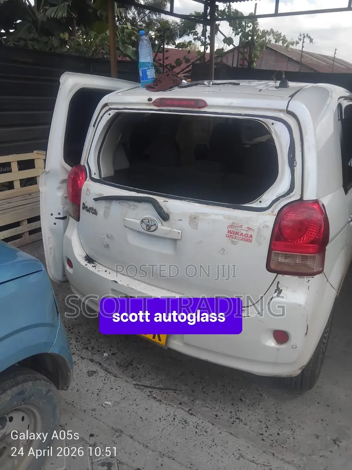 Toyota Spade Rear Windscreen
