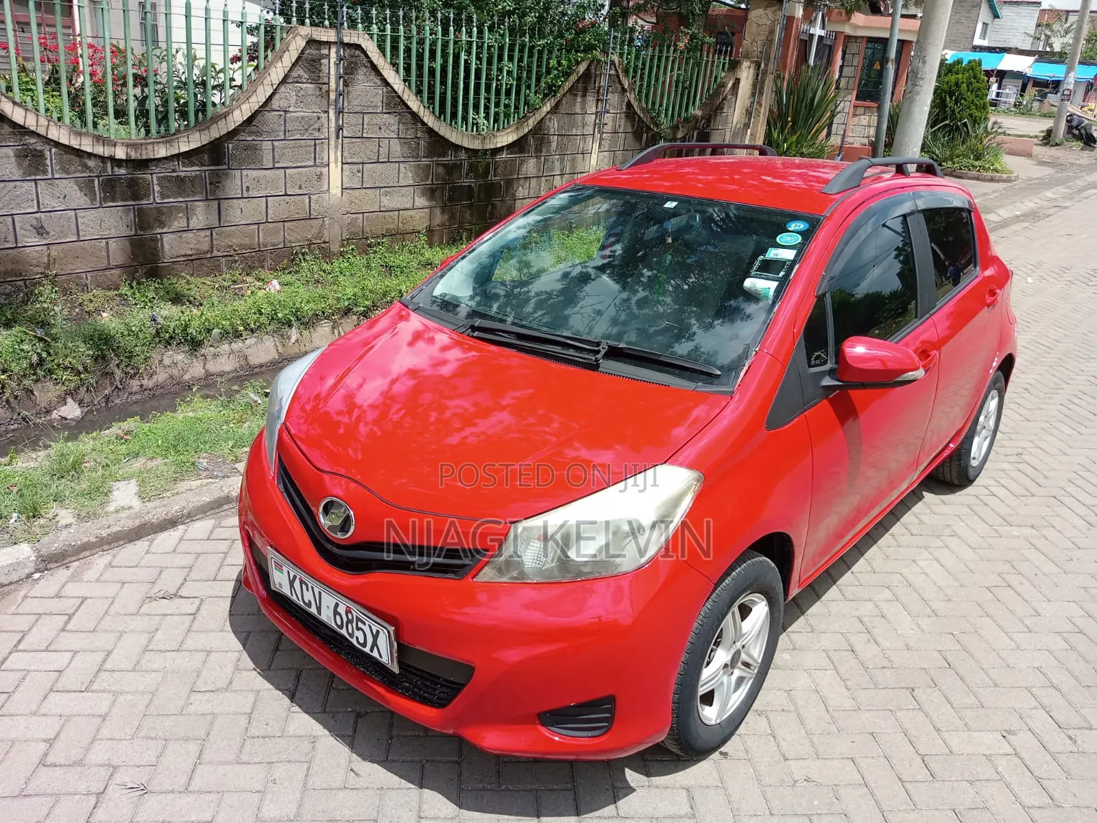 Toyota Vitz 2012 Red