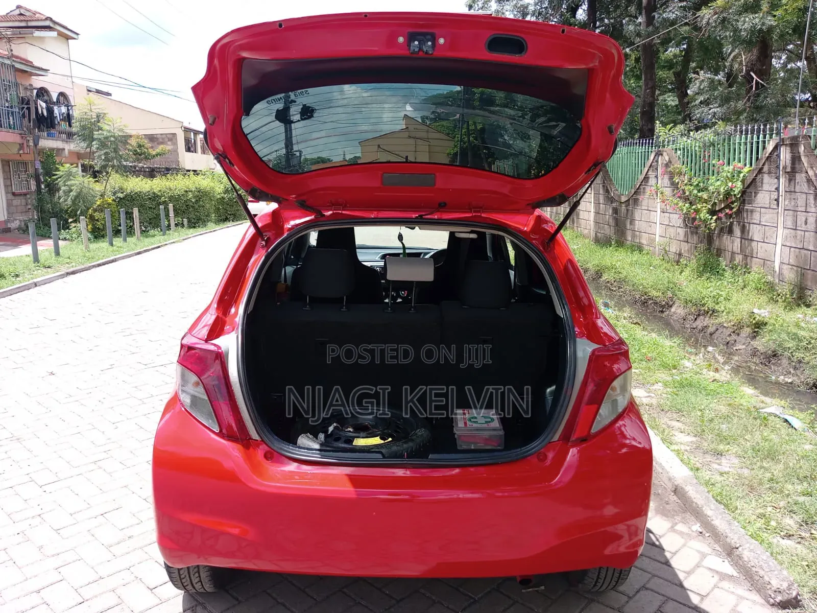 Toyota Vitz 2012 Red