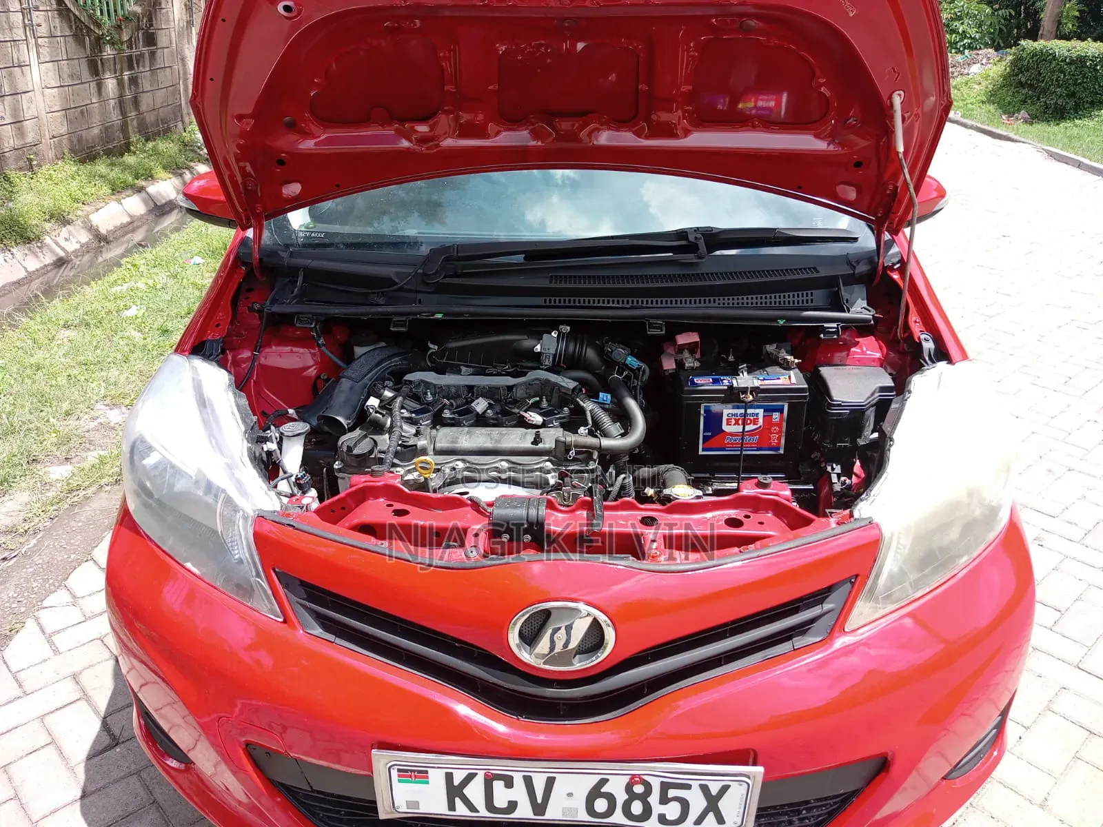 Toyota Vitz 2012 Red