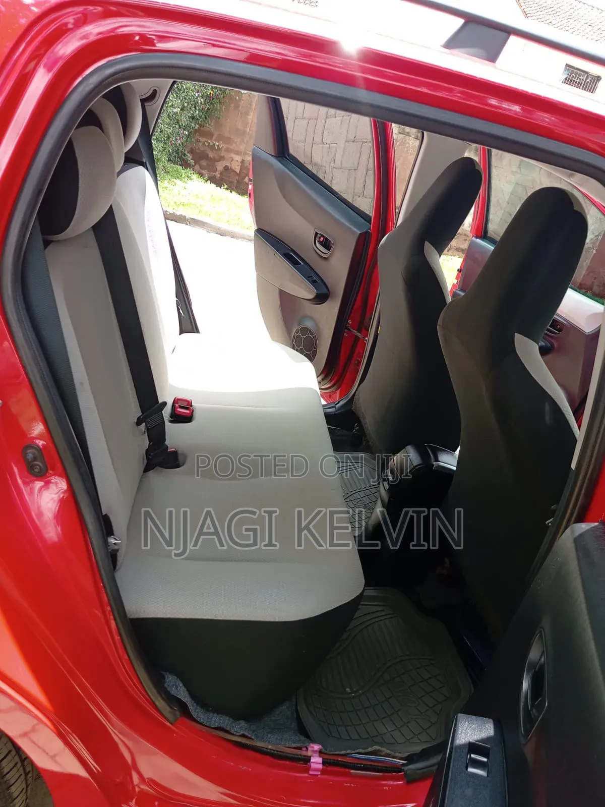 Toyota Vitz 2012 Red