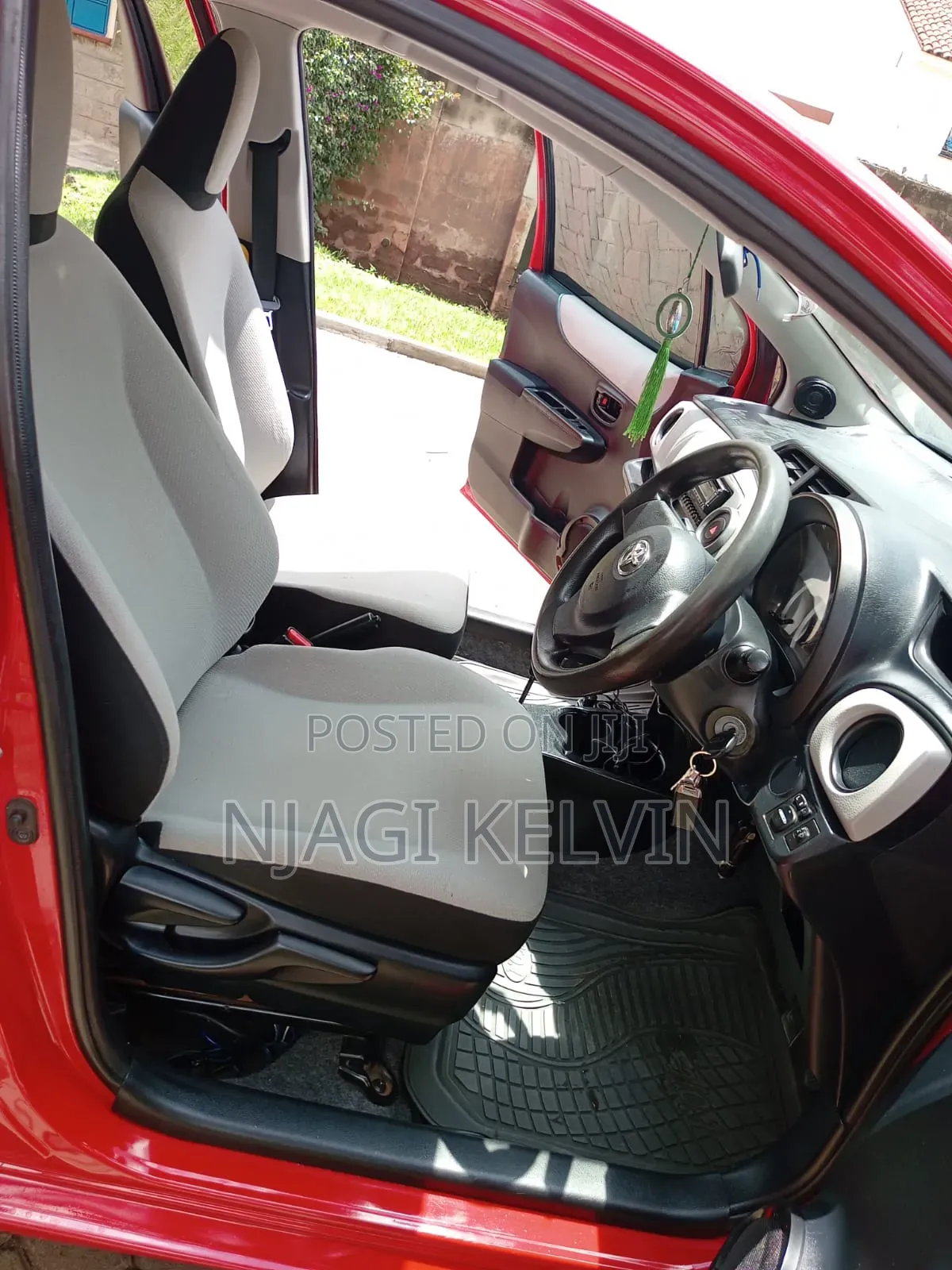 Toyota Vitz 2012 Red