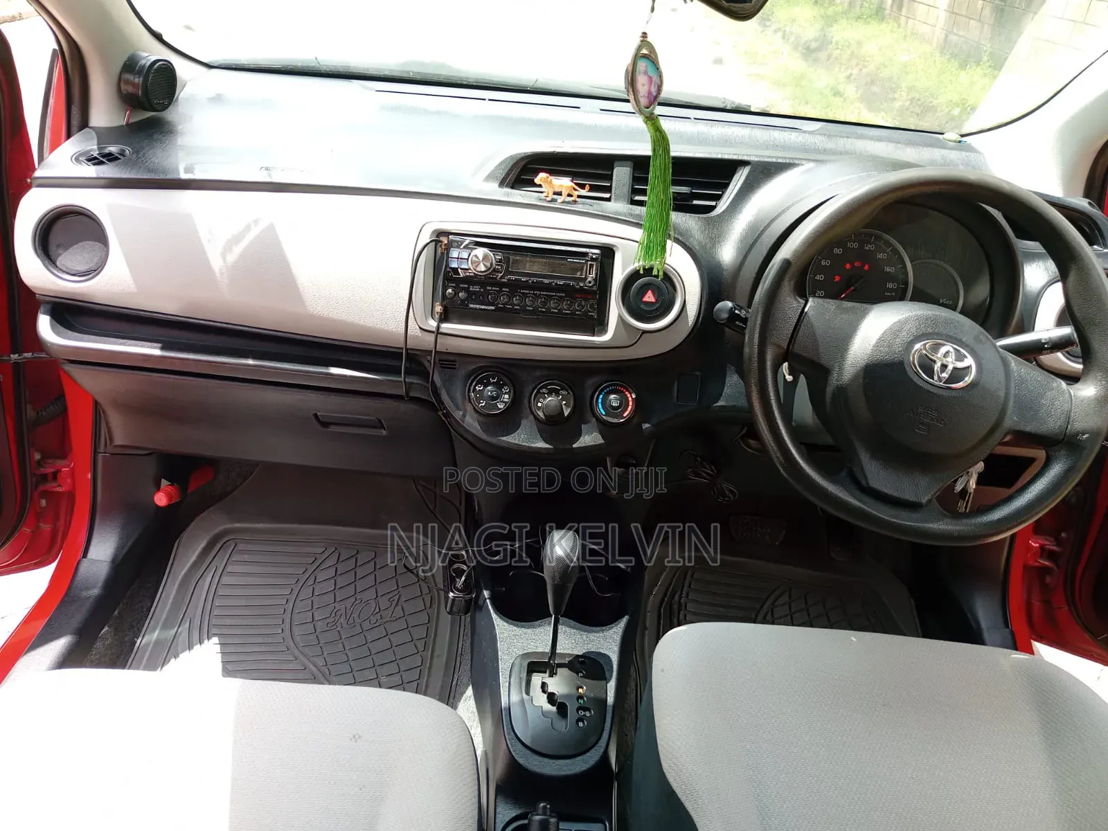 Toyota Vitz 2012 Red