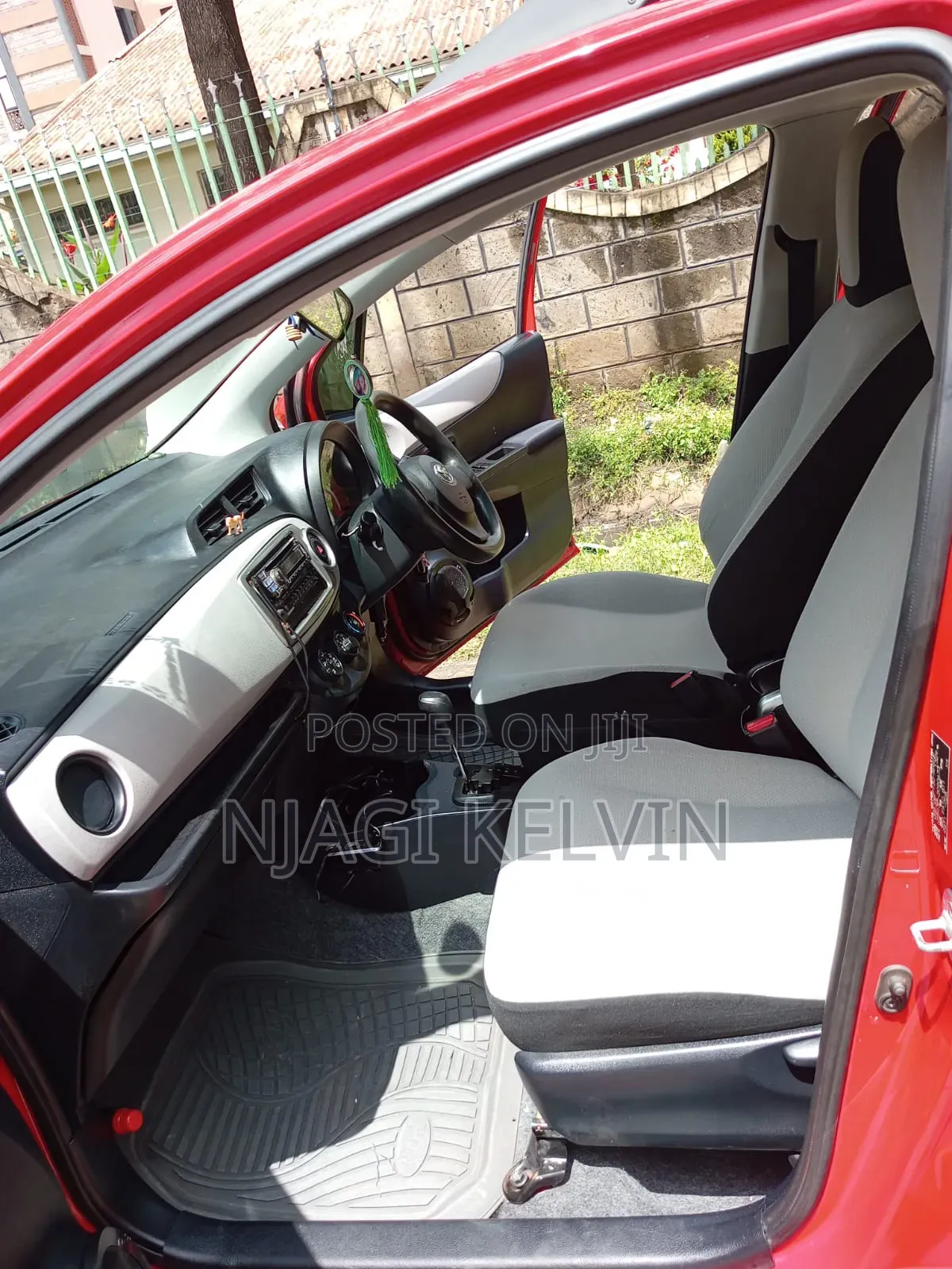 Toyota Vitz 2012 Red