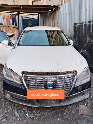 Toyota Crown Windscreen