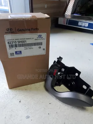 Inner Left Door Handle Hyundai Hd72/65 (Genuine)