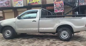 Toyota Hilux 2016 Gray