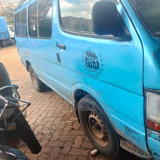 Toyota HiAce 2004 Blue