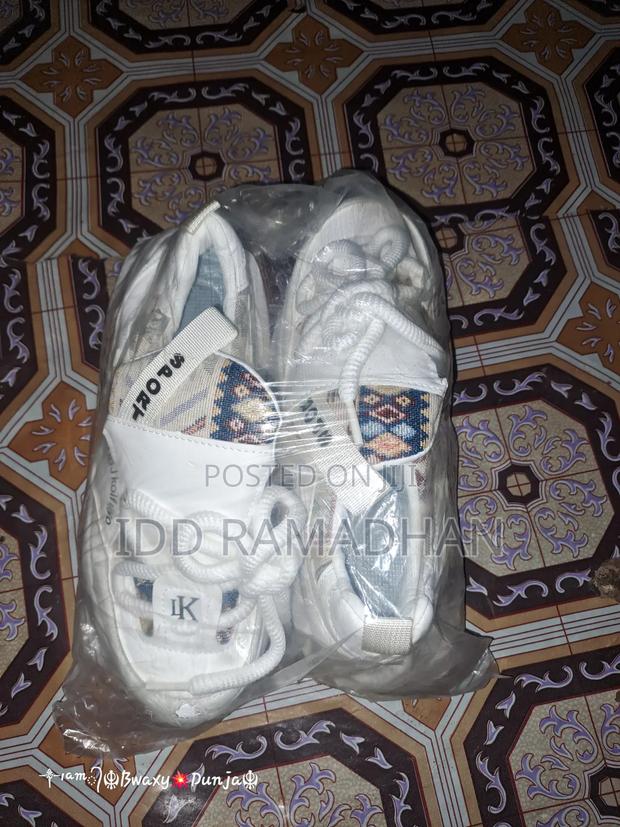 Sporting Shoes - thumbnail 2
