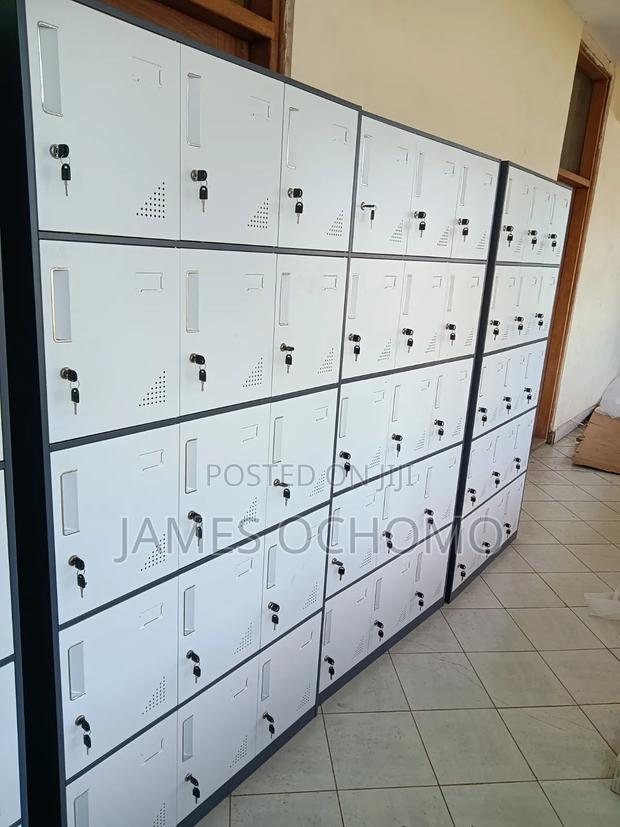 15 Locker Cabinet - thumbnail 2