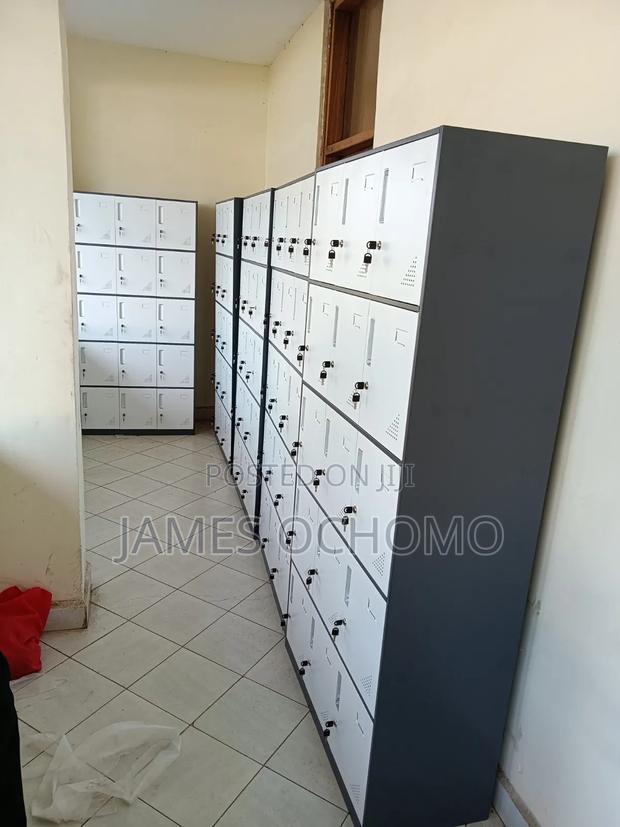 15 Locker Cabinet - thumbnail 3