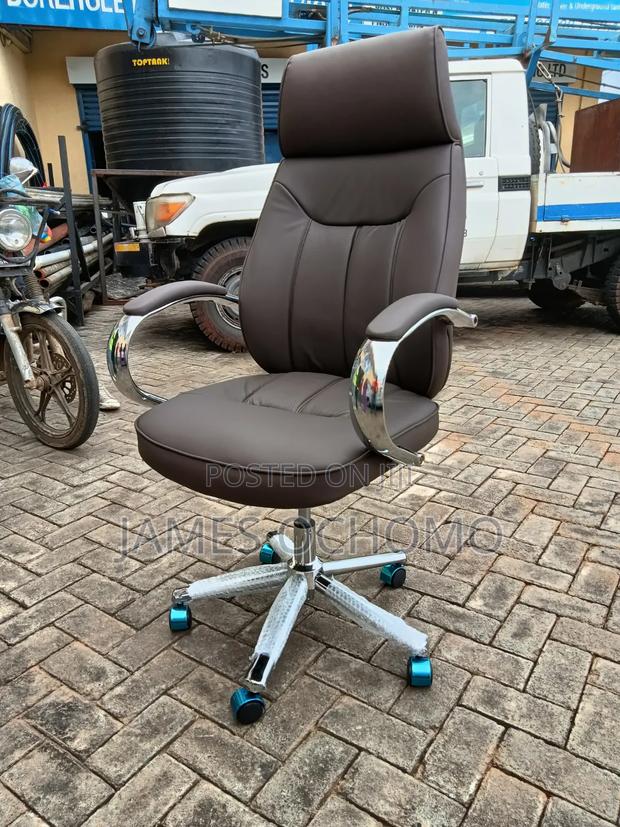 Executive Office Chair - thumbnail 2