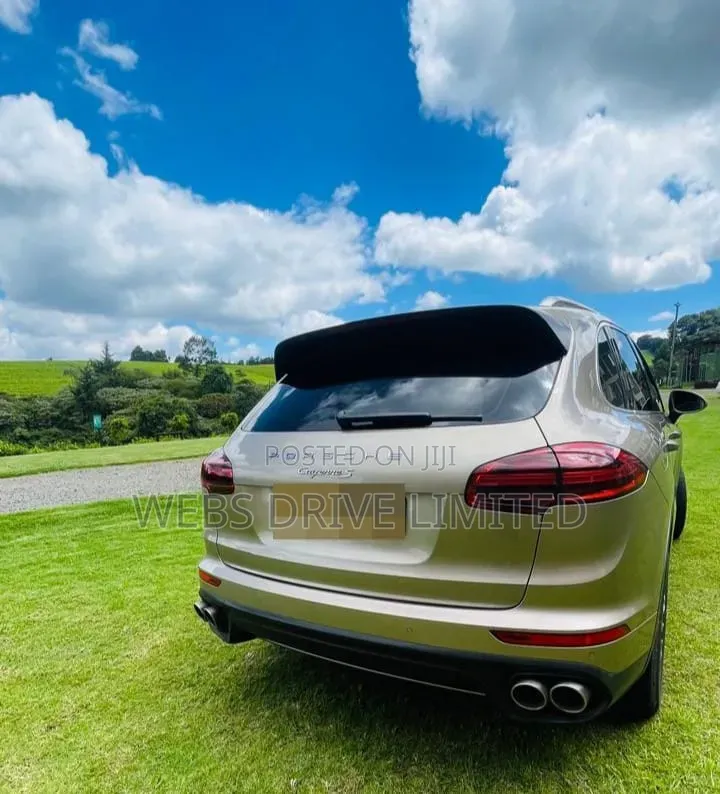 Porsche Cayenne S AWD 2016 Gold
