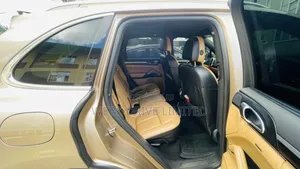 Porsche Cayenne S AWD 2016 Gold