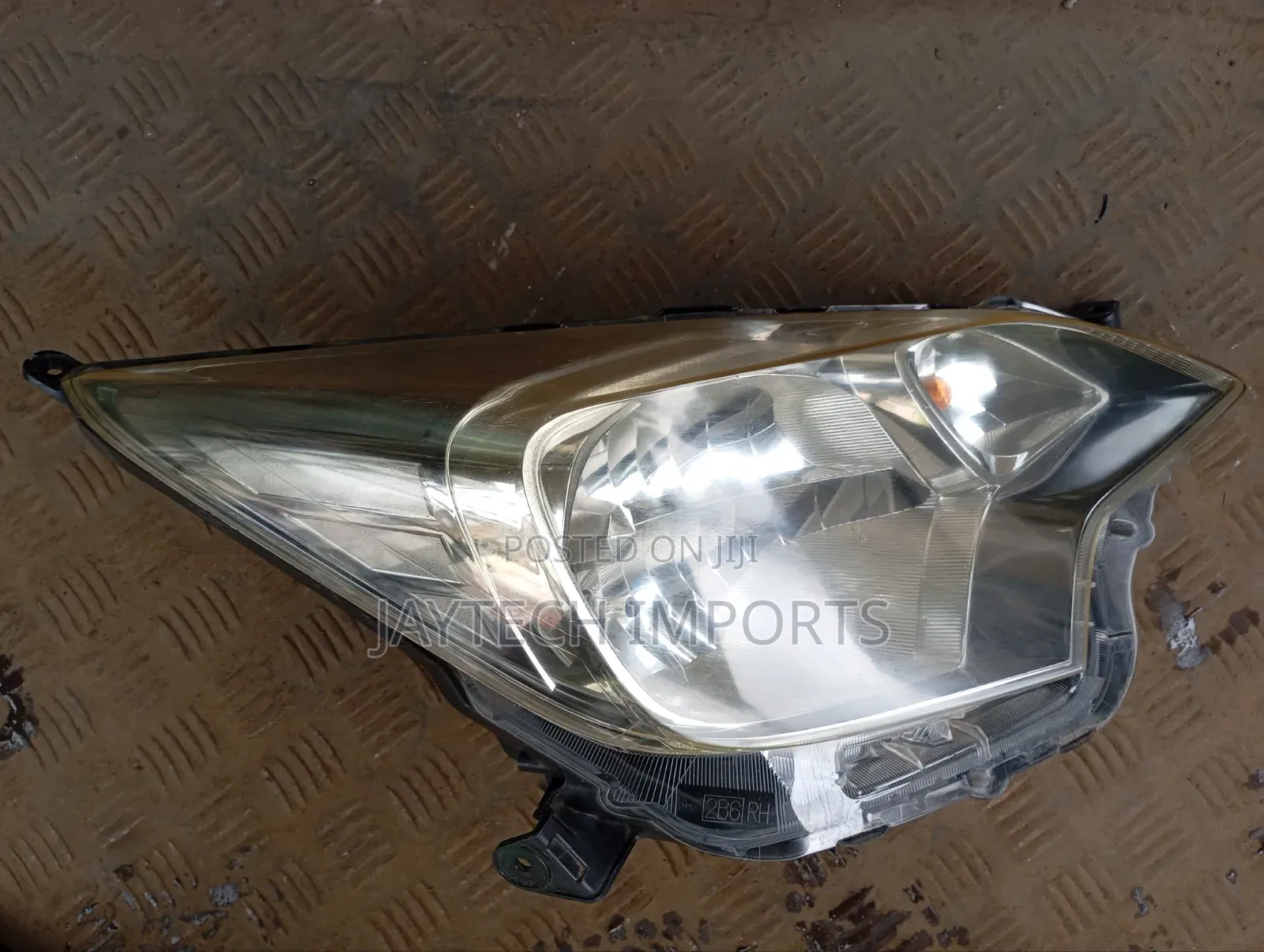 Ractis 2013 Headlight Xenon