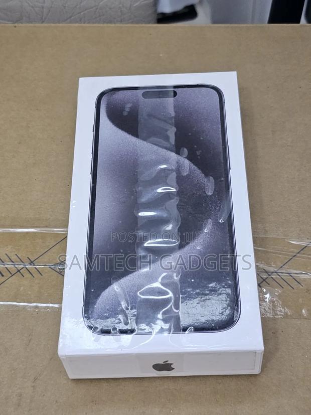 New Apple iPhone 15 Pro Max 256 GB Black