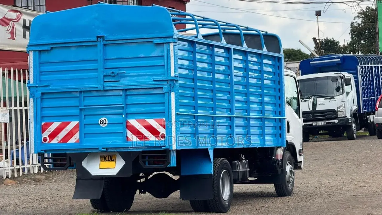 Isuzu NQR 2022 White