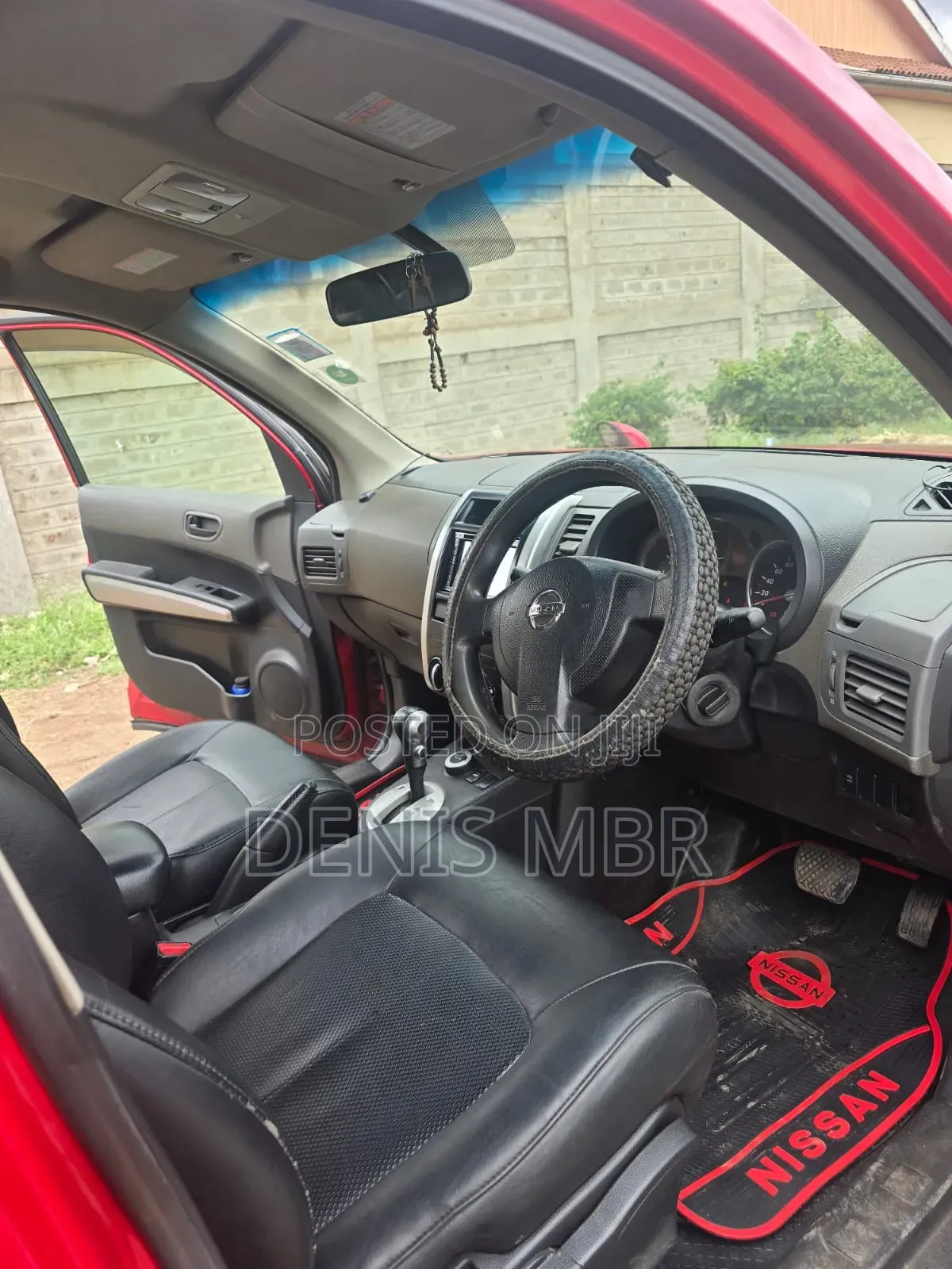 Nissan X-Trail 2011 Red