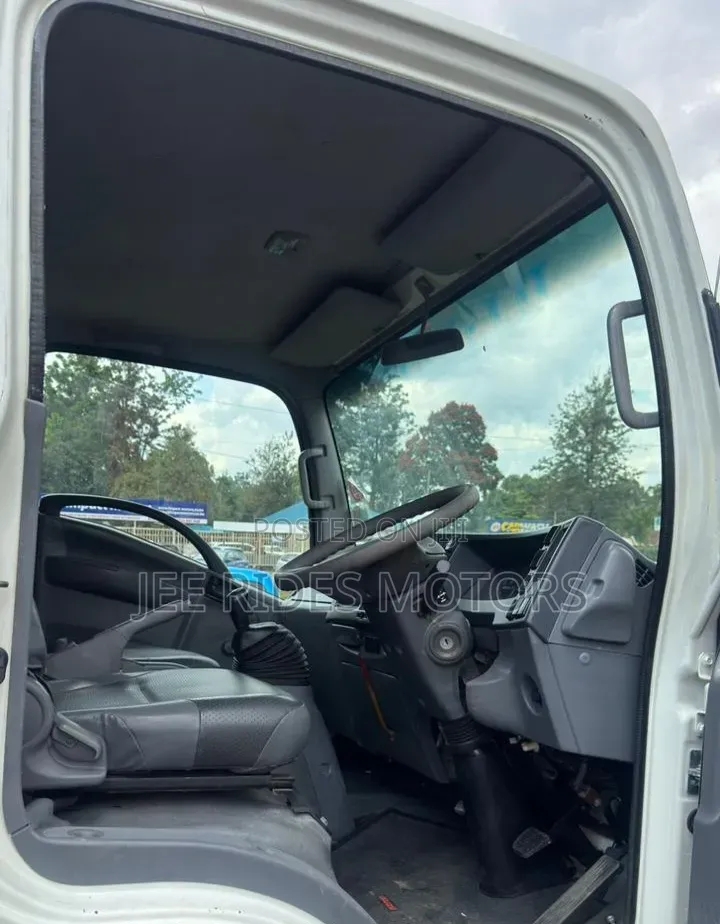Isuzu NQR 2022 White