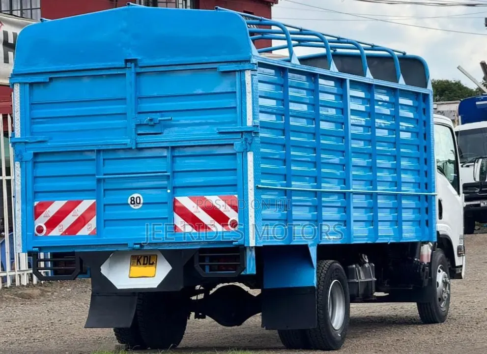 Isuzu NQR 2022 White