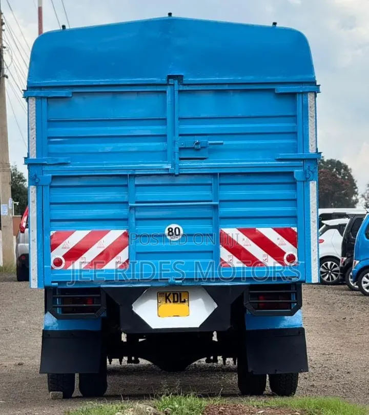 Isuzu NQR 2022 White